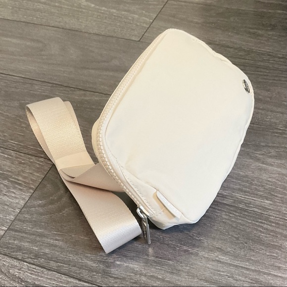 Lululemon Everywhere Belt Bag White Opal EBB Fanny Pack NWT - Picture 7 of 10